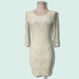 ESTAM Women’s cream lace dress with jeweled scoop neckline in size medium
